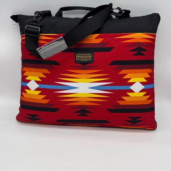 Pendleton Packable Blanket - Picture 6 of 8